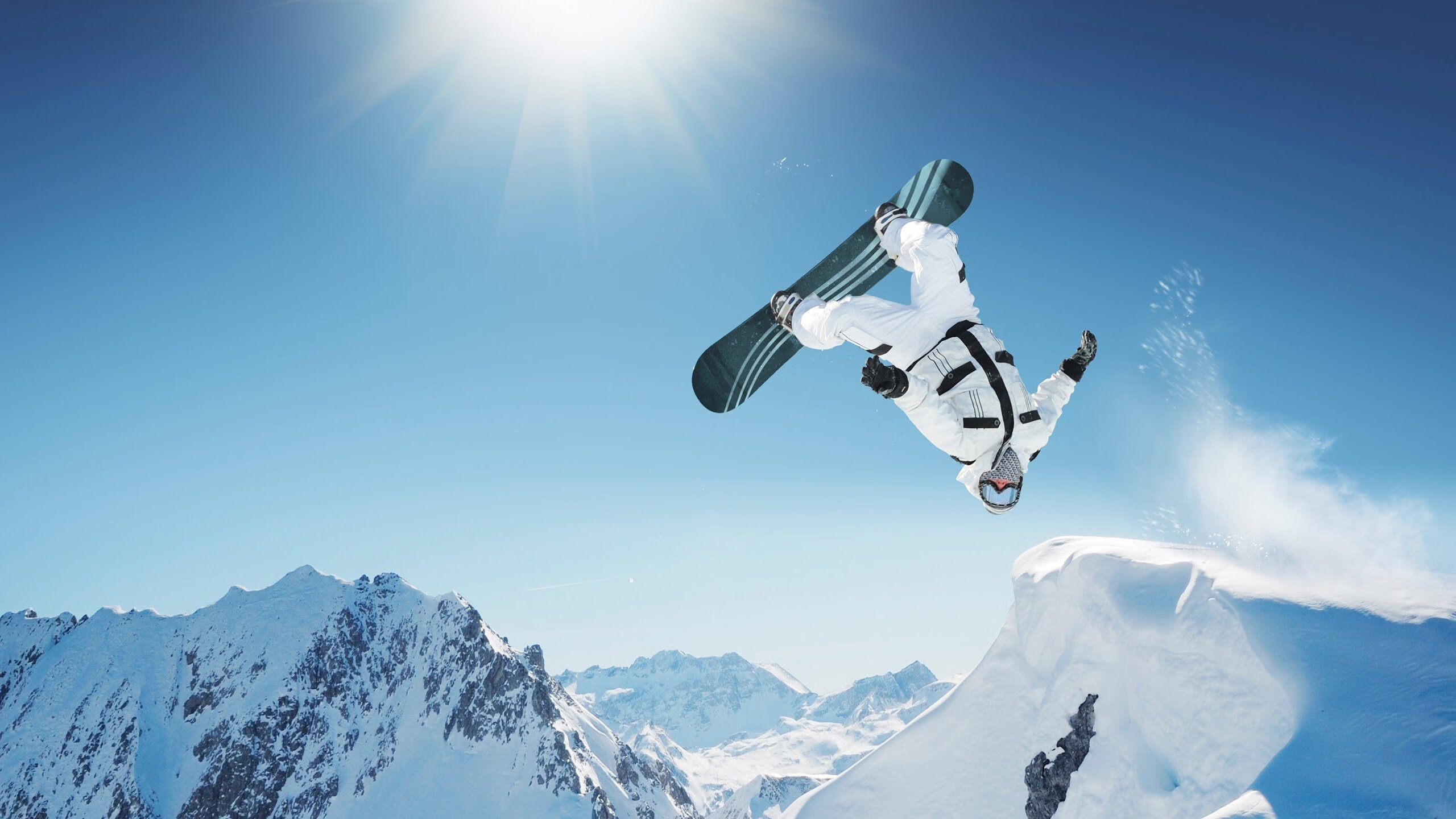 “高新区全民健身馆：短柄墙球赛场，一拍定胜负，脑力与技巧谁更强？”