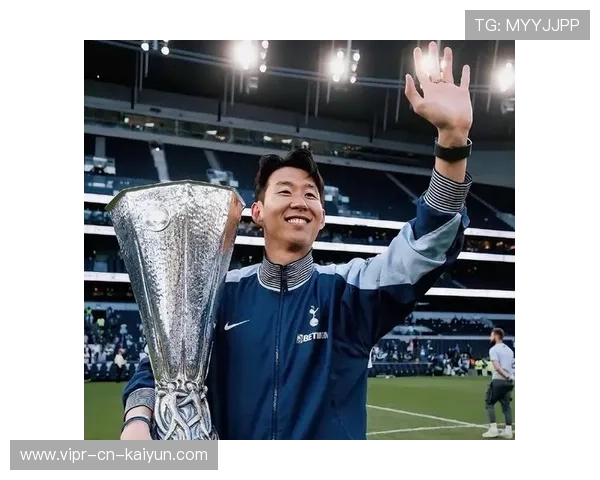 孙兴慜身体对抗中保持平衡完成传球，热刺外线极具破坏力——揭秘英超前线的战术魅力