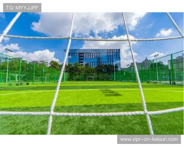 绿色足球场馆建设取得重大突破，节能减排成主流，绿色足球场背景图片 微信