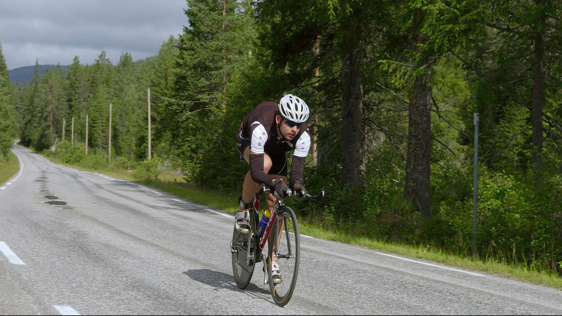 杨瀚森积极配合教练调整打法提升实战表现，杨瀚儒简介